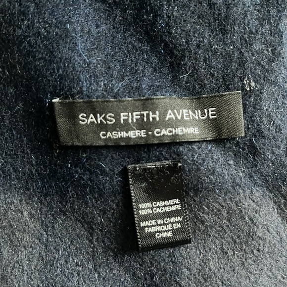 SAKS FIFTH AVENUE cashmere scarf - Picture 2 of 3